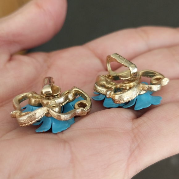 VTG. Avon Blue, Purple & Gold Tone & Blue RhinestoneFlower Clip On Earrings - Picture 5 of 13